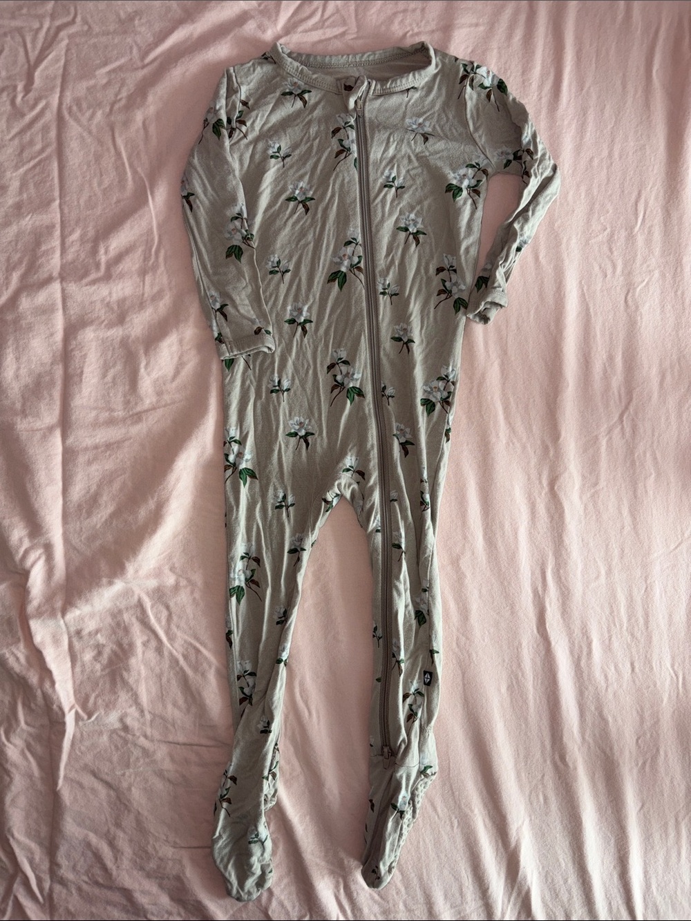 Kyte BABY Gray Floral Zip Footed Pajamas